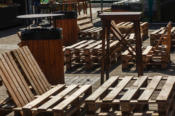 Quelles sont les options de personnalisation de la banquette en palette ?