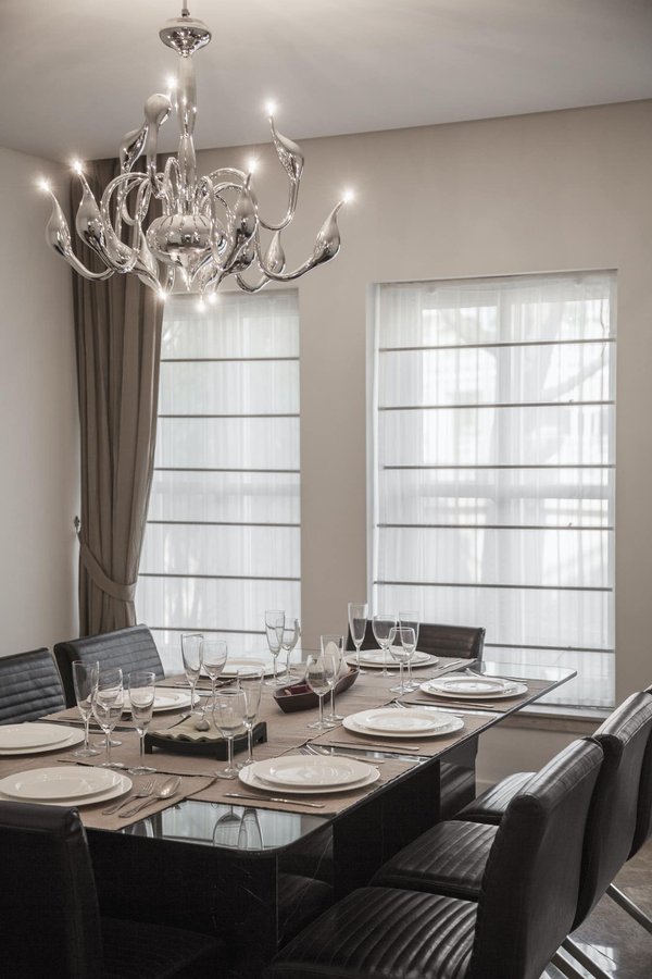 Luminaire élégant : découvrez les dernières tendances de lustre noir