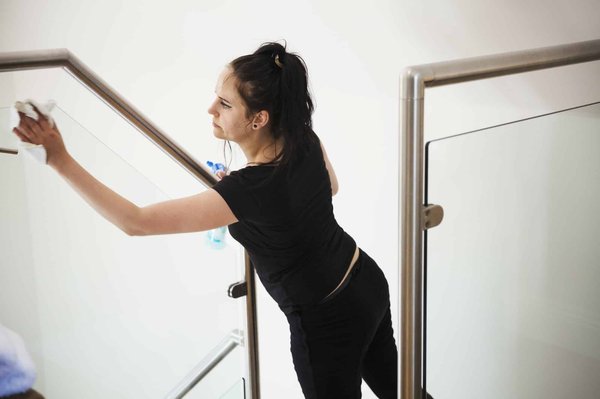 Comment installer un garde-corps en verre ?