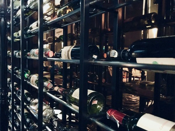 Intégrer le range bouteilles avec la décoration intérieure : les conseils pratiques