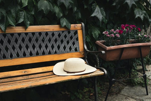 Pourquoi est-il crucial de surveiller régulièrement l'état de vos bancs de jardin en bois ?